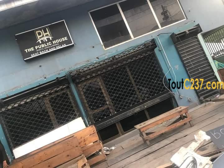 Boutique avec mezzanine à Bonapriso