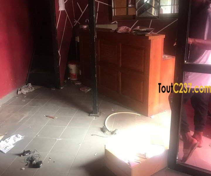 Boutique avec mezzanine à Bonapriso