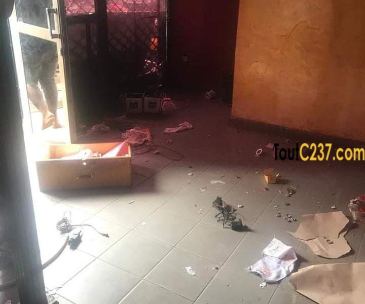 Boutique avec mezzanine à Bonapriso