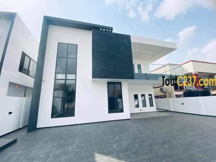 Duplex à vendre à Bonapriso, Douala