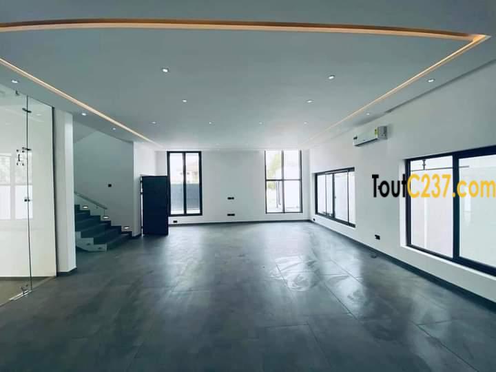 Duplex à vendre à Bonapriso, Douala