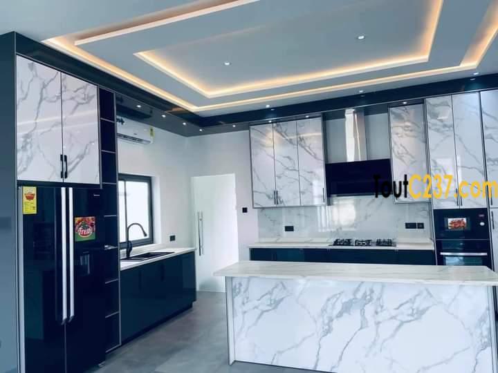 Duplex à vendre à Bonapriso, Douala