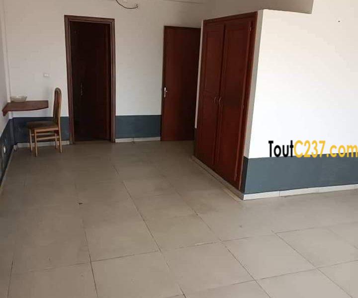 Boutique avec mezzanine à louer Bali