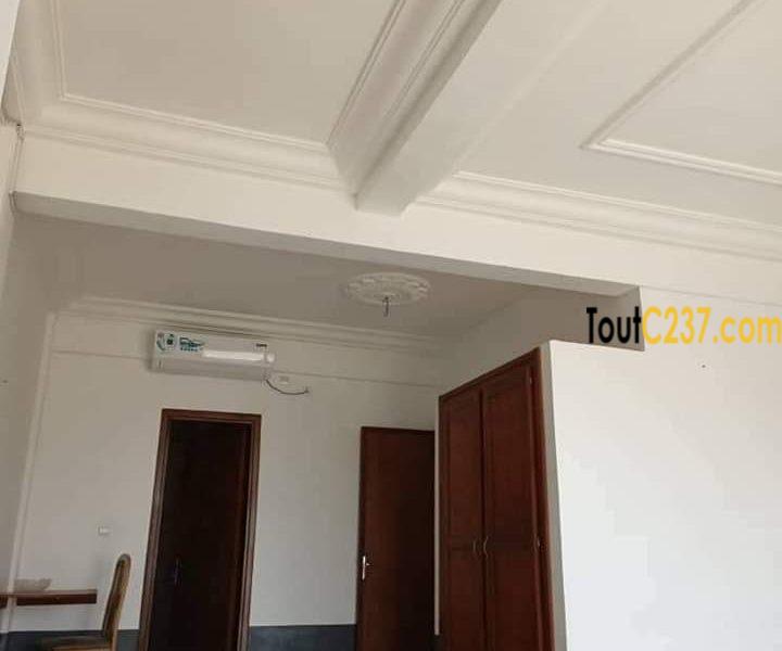 Boutique avec mezzanine à louer Bali