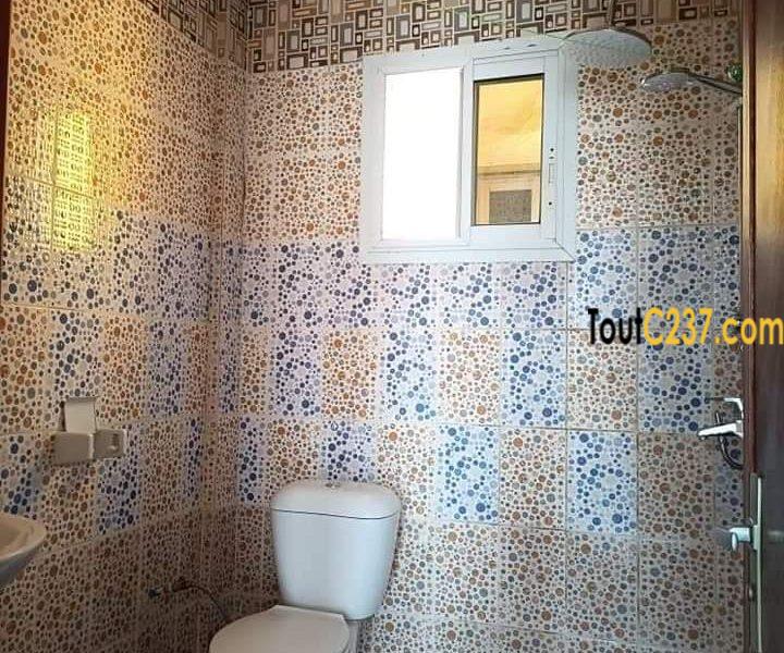 Boutique avec mezzanine à louer Bali