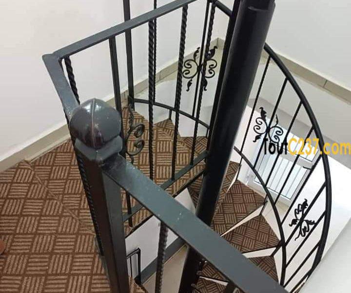 Boutique avec mezzanine à louer Bali