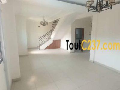 Appartement en duplex à louer à Bali