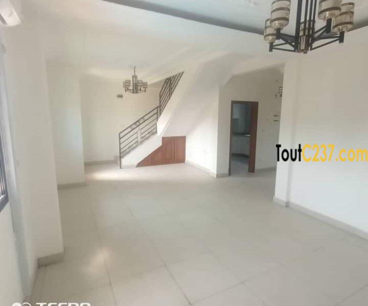 Appartement en duplex à louer à Bali