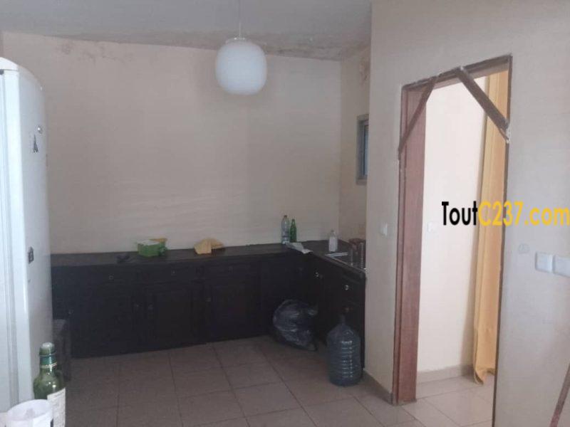 Duplex à louer à Akwa, Douala