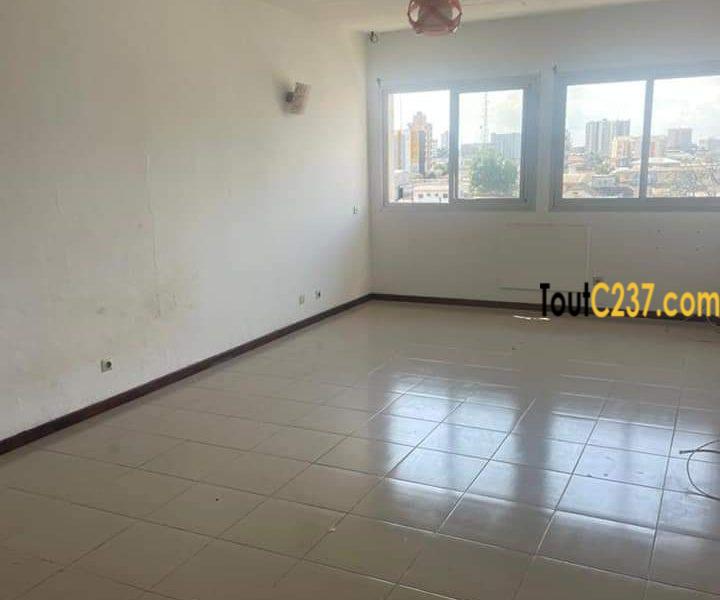 Studio moderne à louer à Bali, Douala