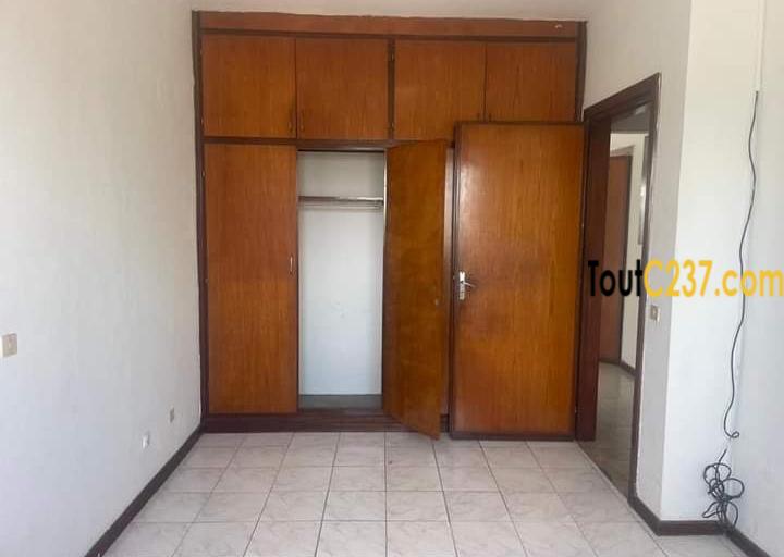 Studio moderne à louer à Bali, Douala