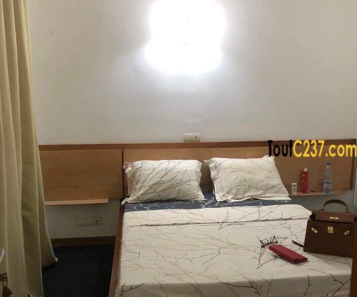 Studio meublé à louer à Bonanjo