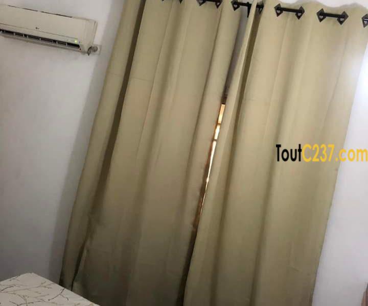 Studio meublé à louer à Bonanjo
