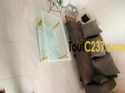 Studio meublé à louer à Bonanjo