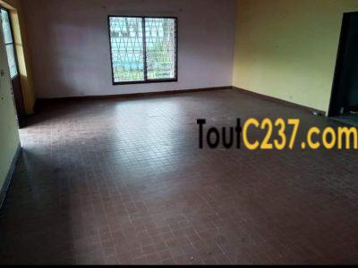 Maison a louer à Bonapriso, Douala