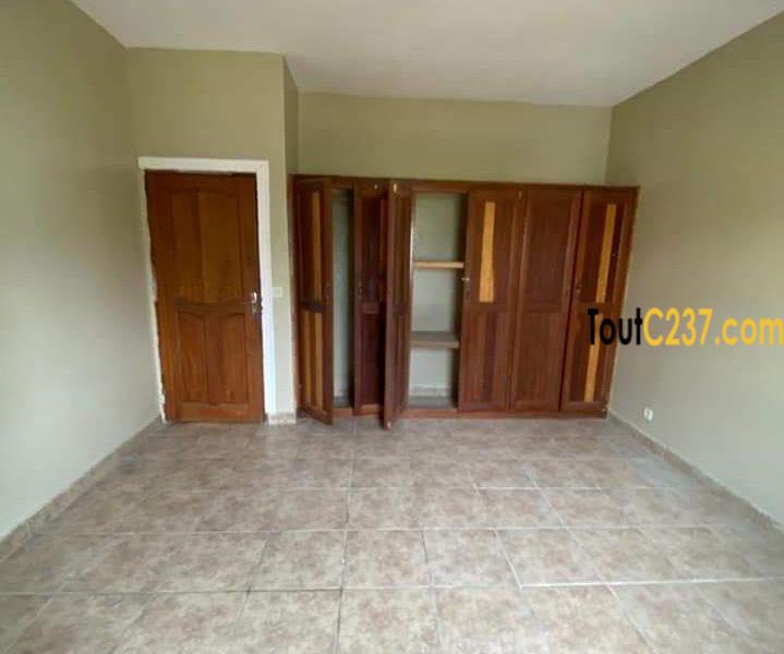 Appartement à louer à Bonamoussadi