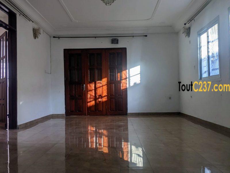 Duplex à louer à Deido, Douala