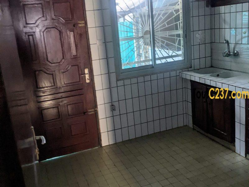 Duplex à louer à Deido, Douala