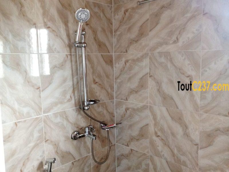 Appartement à louer à Logpom, Douala