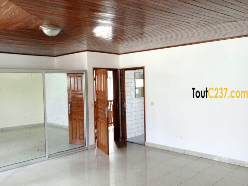 Duplex à louer à Akwa-Nord, Douala