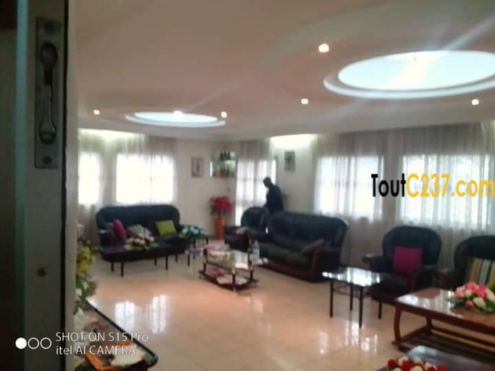 Duplex à vendre à Bonamoussadi