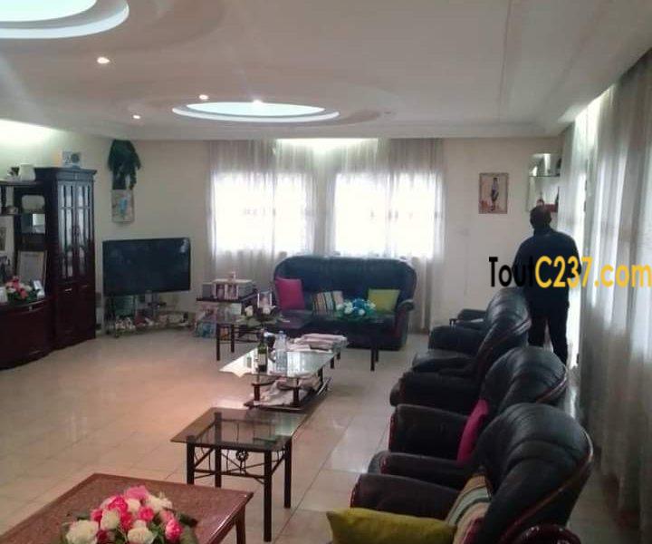 Duplex à vendre à Bonamoussadi