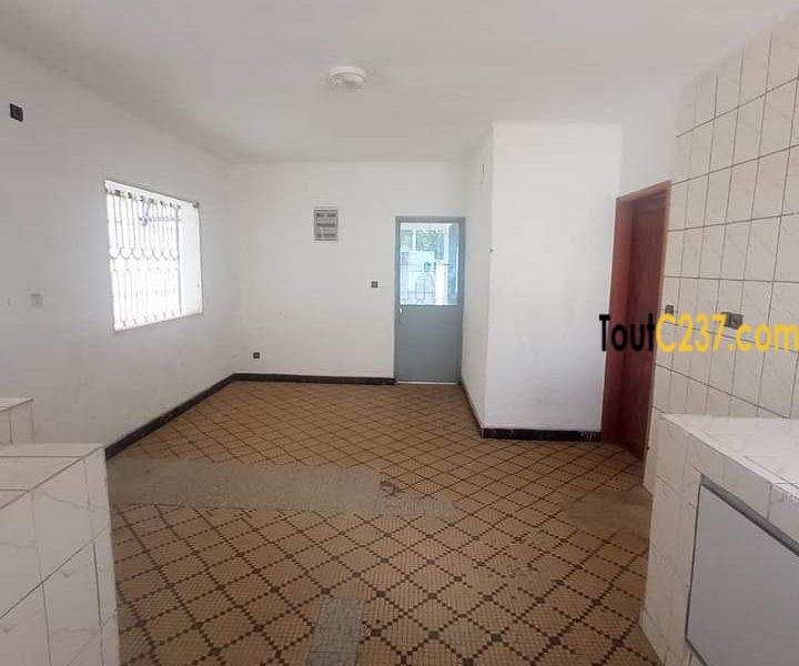 Maison en villa à louer à Bonapriso