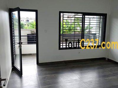 Studio moderne à louer à Logpom