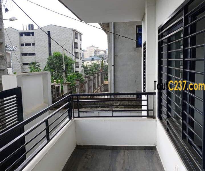 Studio moderne à louer à Logpom