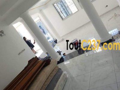 Triplex à louer à Bonamoussadi, Douala