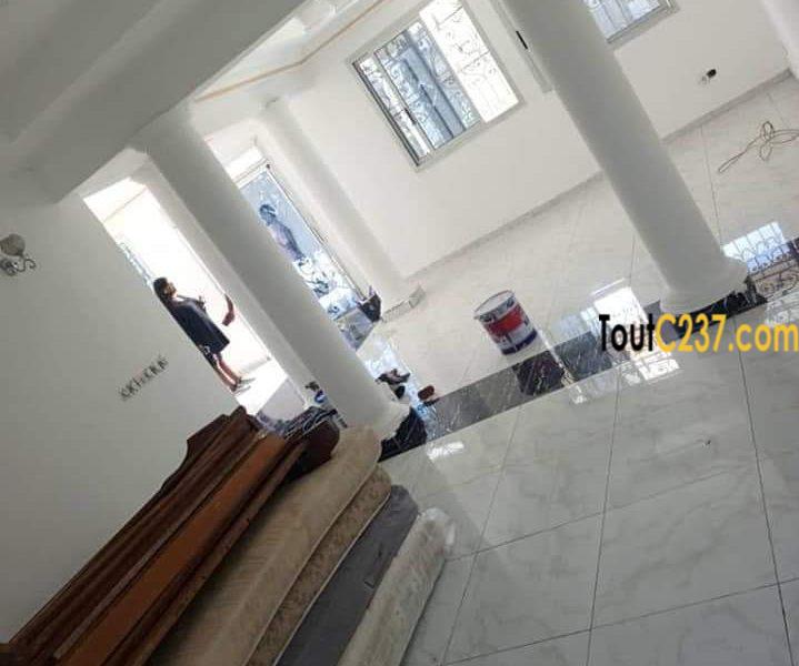 Triplex à louer à Bonamoussadi, Douala