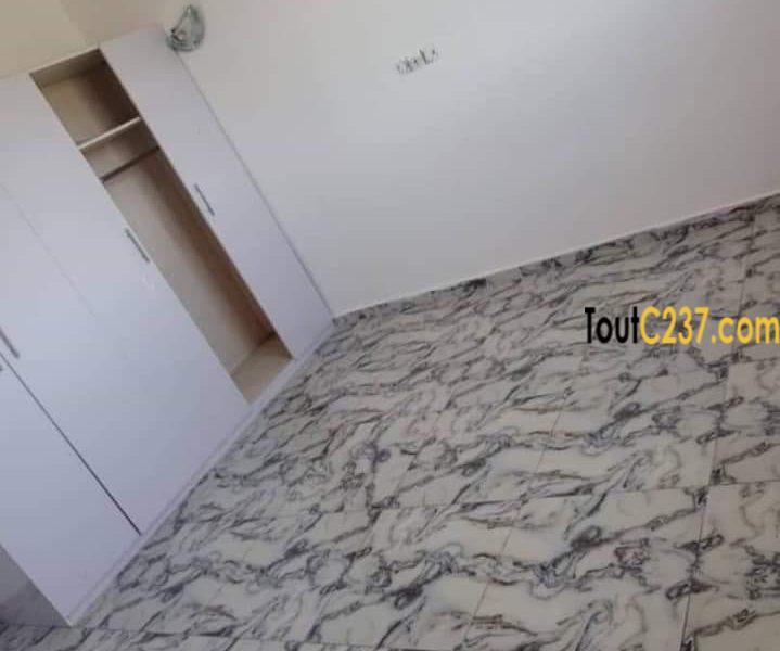 Triplex à louer à Bonamoussadi, Douala