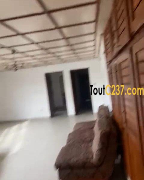 Bureau à louer à Bali, Douala