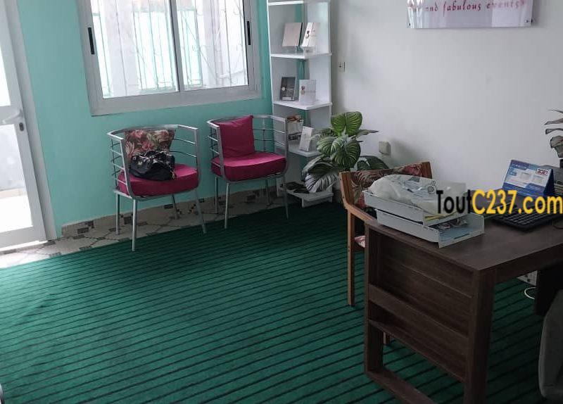 Bureau à louer à Bali, Douala