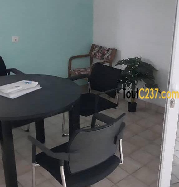 Bureau à louer à Bali, Douala