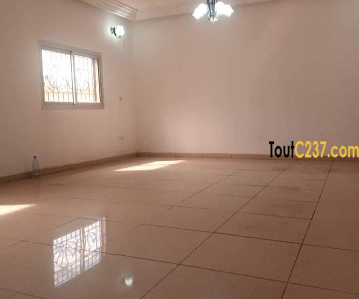Villa à louer à Logpom, Douala