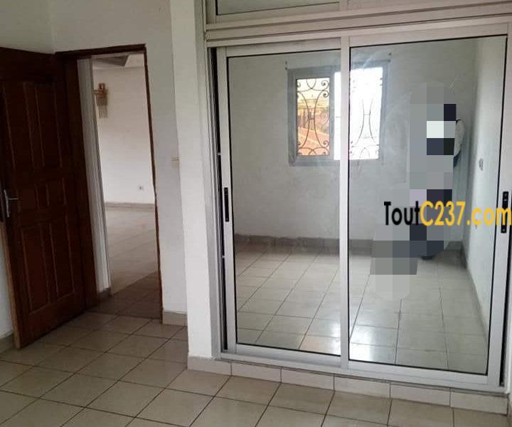 Appartement à louer à Bonamoussadi