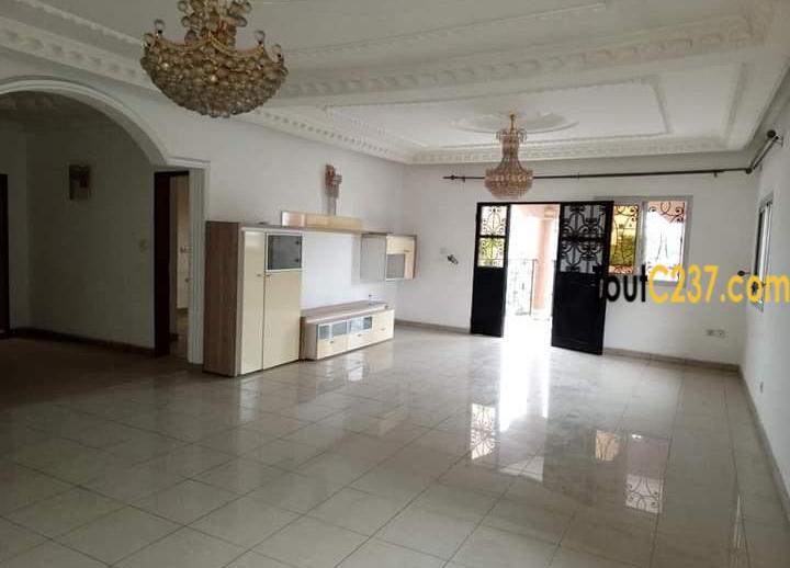 Appartement à louer à Bonamoussadi