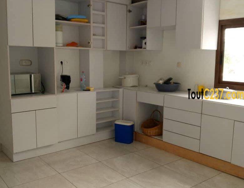 Appartement à louer à Bonapriso, Douala