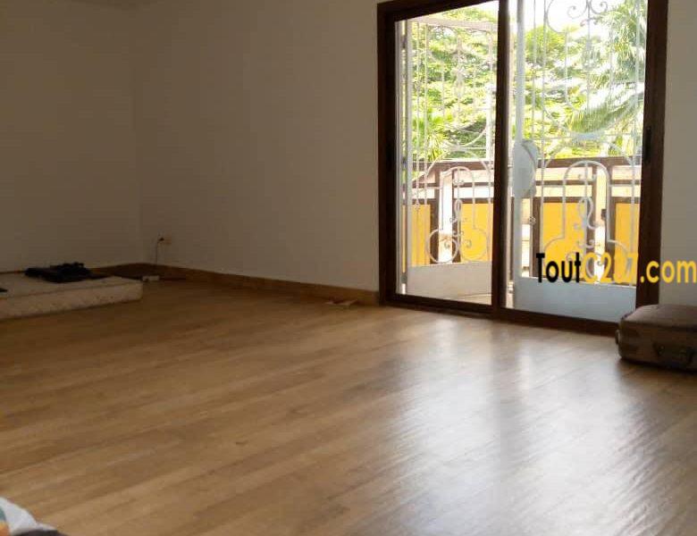 Appartement à louer à Bonapriso, Douala