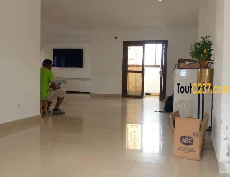 Appartement à louer à Bonapriso, Douala