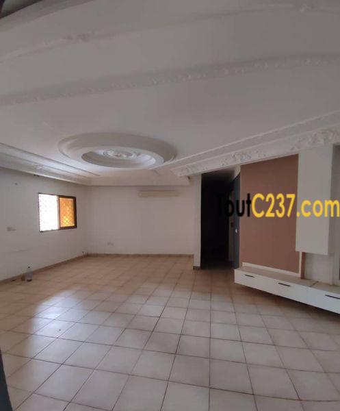 Vaste appartement à louer à Makepe, Douala