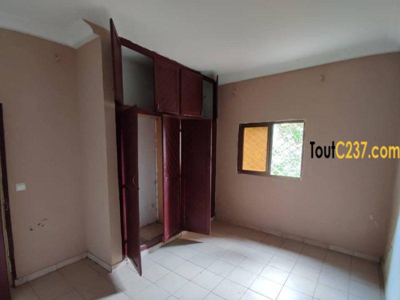 Vaste appartement à louer à Makepe, Douala