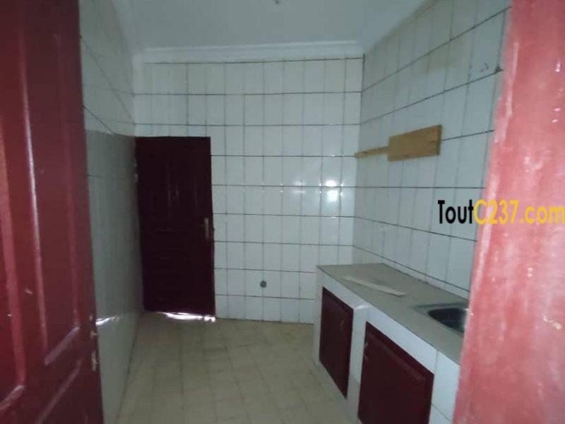 Vaste appartement à louer à Makepe, Douala