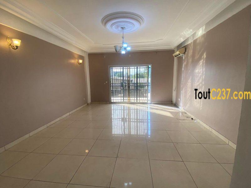 Appartement à louer à Bonapriso, Douala
