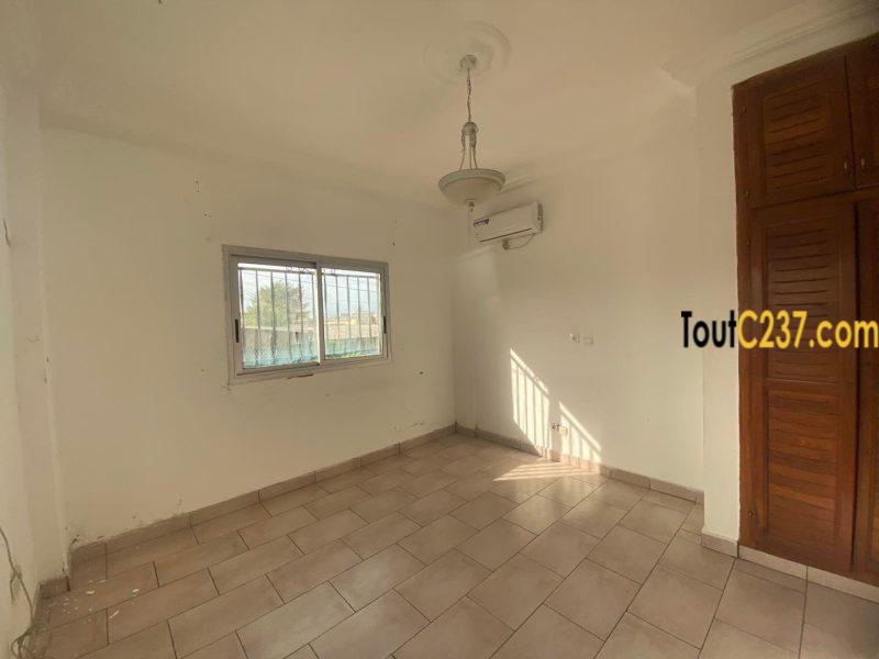 Appartement à louer à Bonapriso, Douala