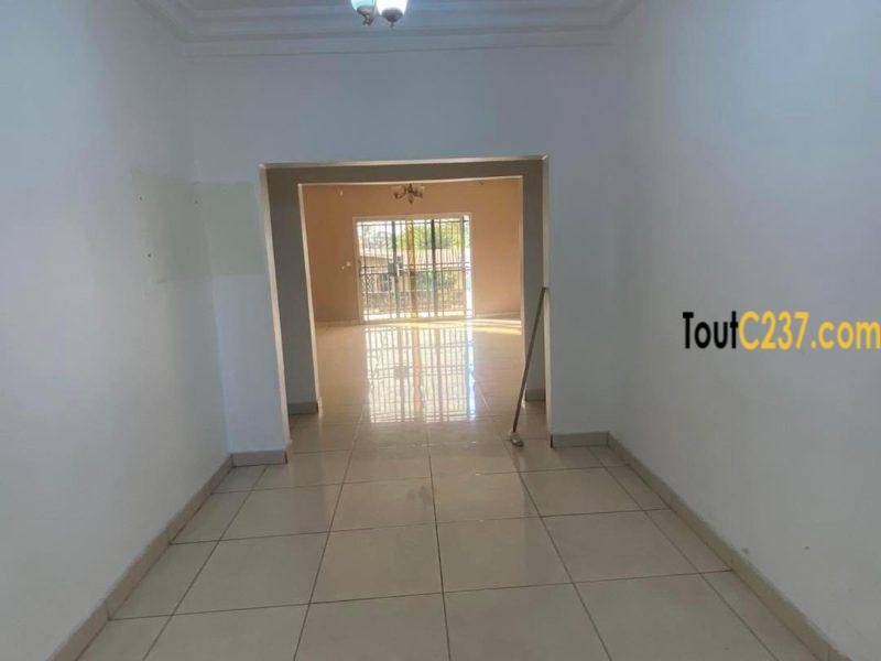 Appartement à louer à Bonapriso, Douala