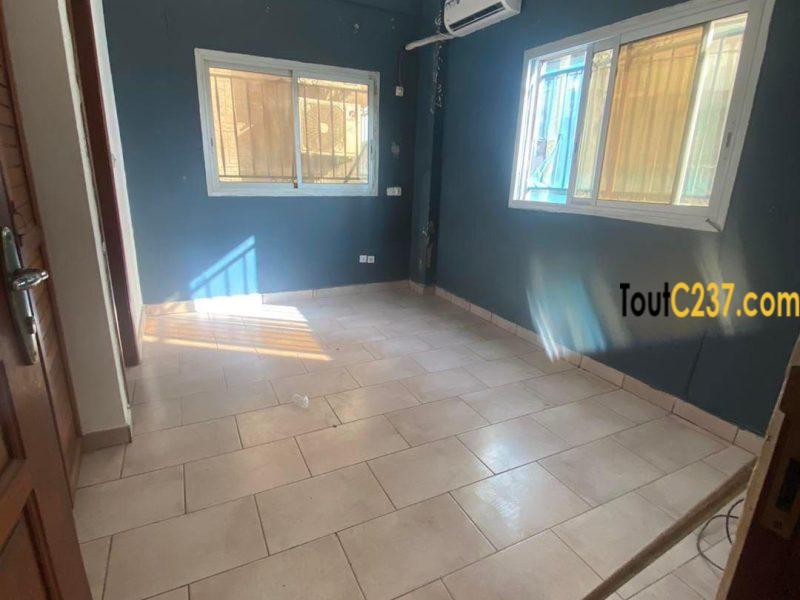 Appartement à louer à Bonapriso, Douala