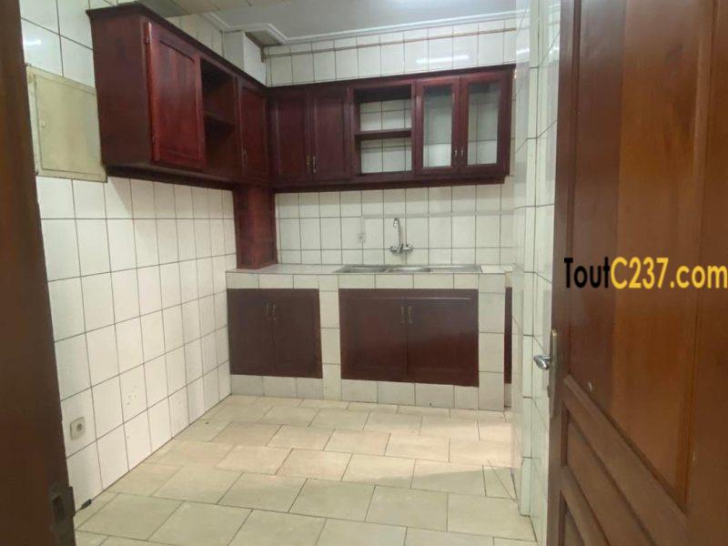 Appartement à louer à Bonapriso, Douala
