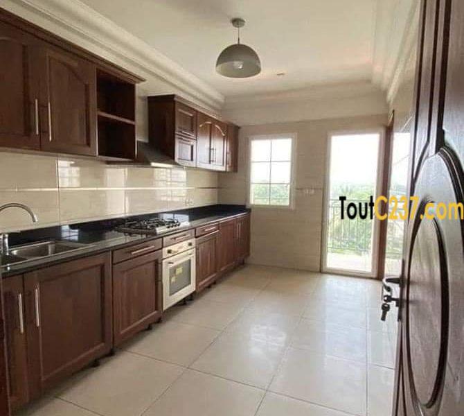 Appartement à louer à Bonapriso, Douala